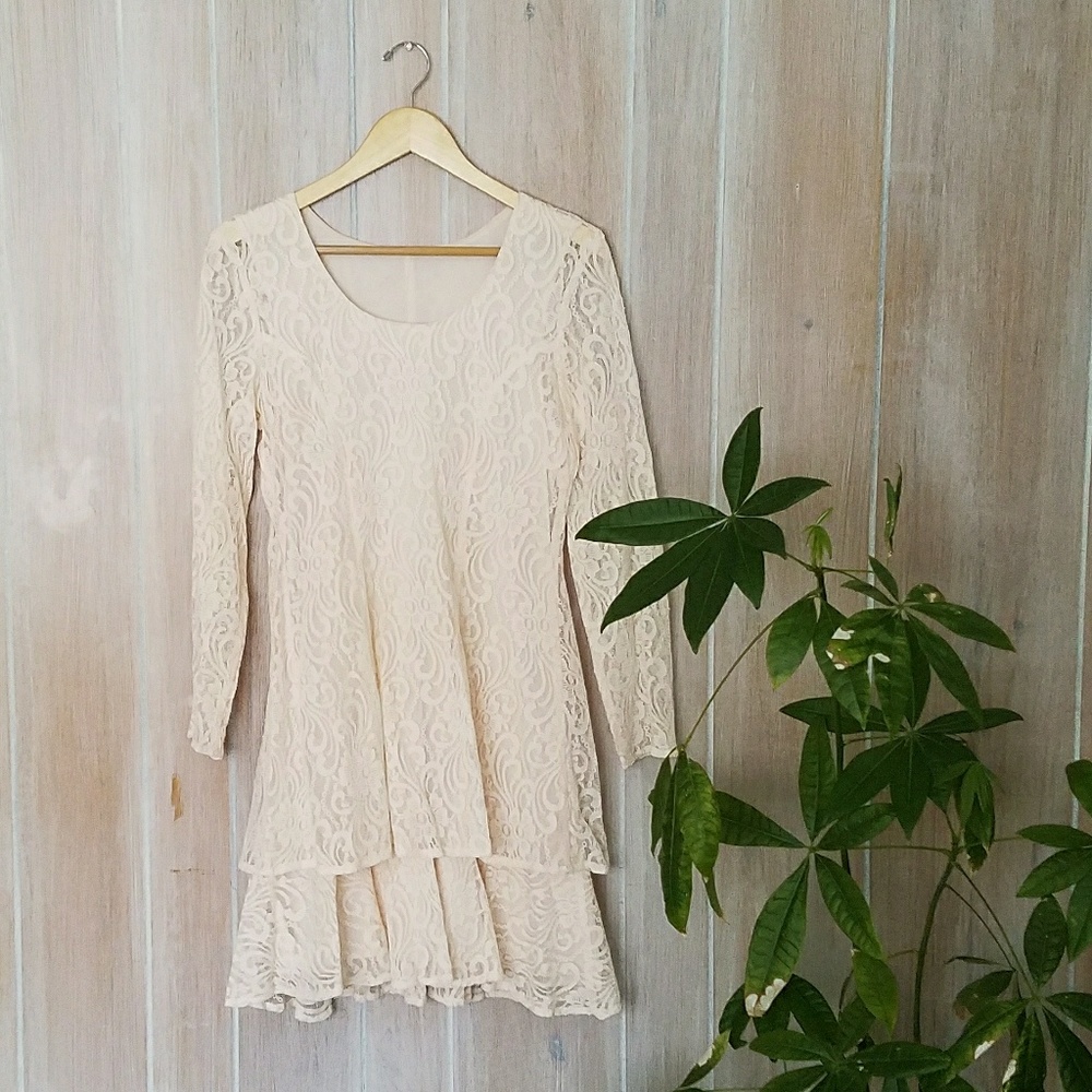 Flapper-Style Lace Mini Dress - Picture 2 of 6